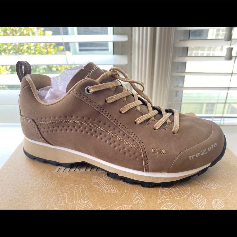 Trekking/ hiking shoes